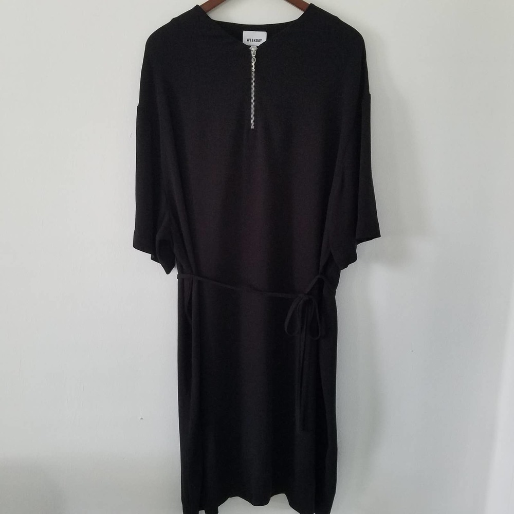SOLD! WEEKDAY Oversized Tie Waist Smock Dress NWT - Picture 4 of 8